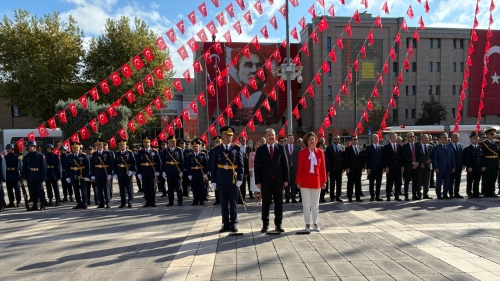 Eskişehir’de 30 Ağustos kutlamaları çelenk töreniyle başladı